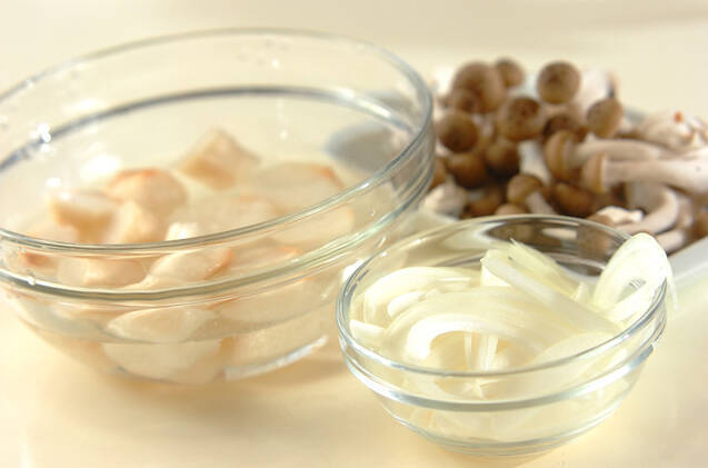 麩と天かすの卵とじの作り方の手順1