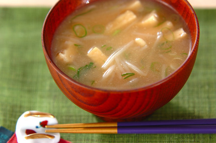 モヤシと油揚げのみそ汁