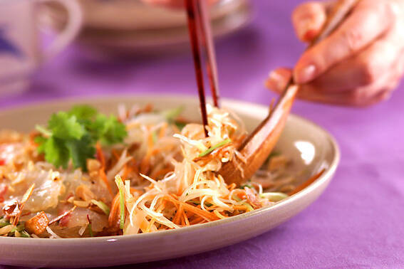 白身魚と香菜のサラダ