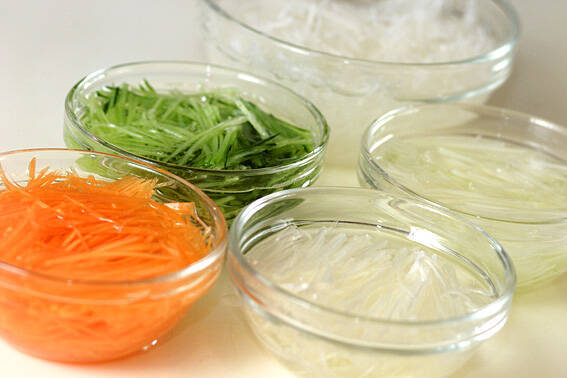 白身魚と香菜のサラダの作り方の手順3