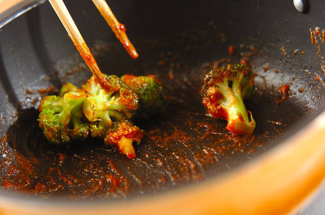 ブロッコリーのケチャップ炒めの作り方の手順2