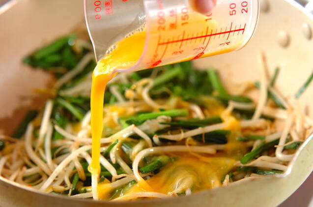 ニラのピリ辛卵とじの作り方の手順4