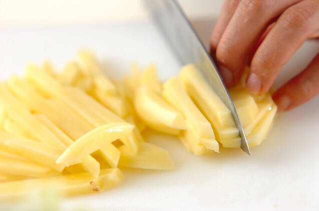 ジャガイモと卵のケチャップ炒めの作り方の手順1