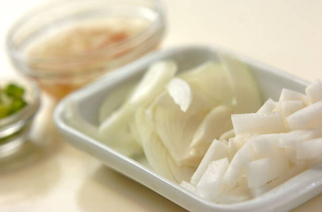 大根とミョウガの田舎みそ汁の作り方の手順1