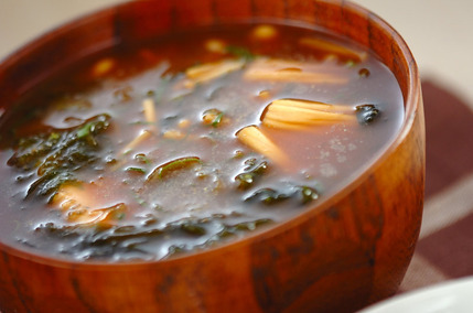 豆腐とエノキの赤だし