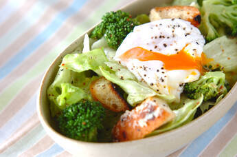 ポーチドエッグサラダ