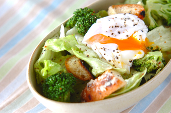 ポーチドエッグサラダ