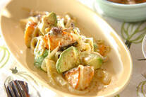 サーモンとアボカドのクリーム炒め