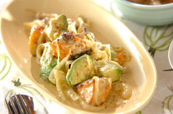 サーモンとアボカドのクリーム炒め