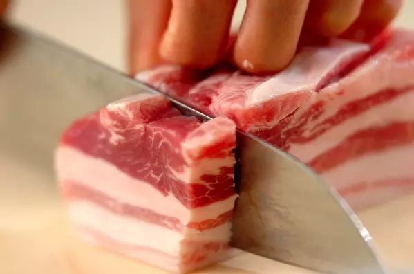 五香粉香る台湾ごはん!魯肉飯~ルーローハンの下準備1