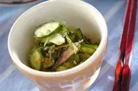 キュウリとセロリのゴマ酢和え