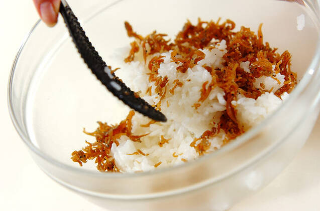 混ぜご飯のおにぎりの作り方の手順1