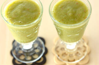 貝われ菜とリンゴのスムージー