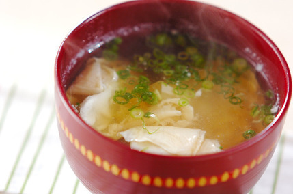 湯葉の落とし卵汁