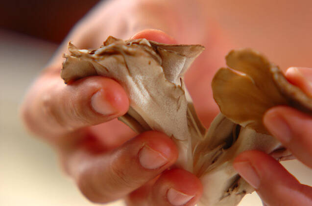 マイタケのそぼろ丼の作り方の手順1