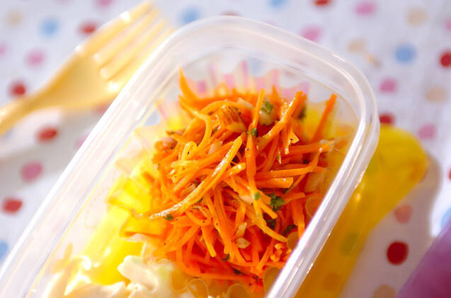 ニンジンとアーモンドのサラダ