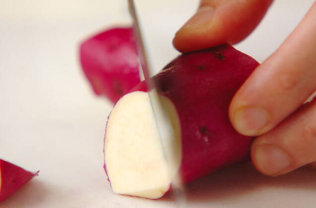 サツマイモとリンゴのデザートの作り方の手順1