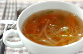 せん切り野菜のスープ