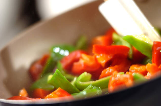 カラフルピーマンのソテーの作り方の手順2