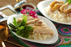 3種のタレで本場の味!炊飯器でつくるシンガポールチキンライス(海南鶏飯)