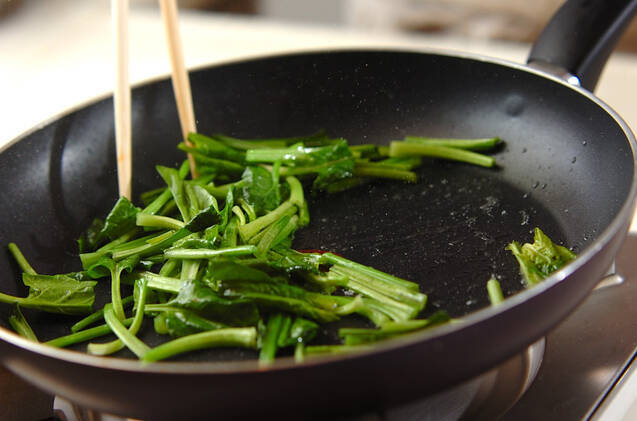 小松菜のピーナッツバター炒めの作り方の手順4