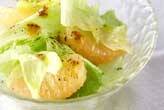 レタスと果物のサラダ