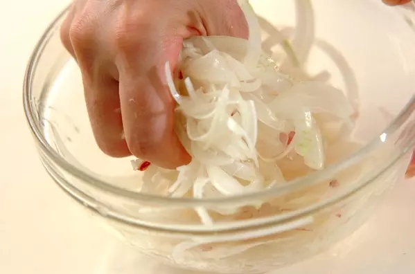鶏唐の甘酢玉ネギ和えの作り方1