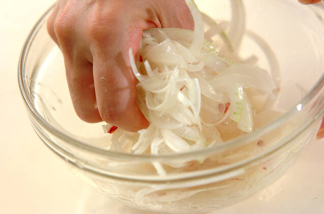 鶏唐の甘酢玉ネギ和えの作り方の手順1