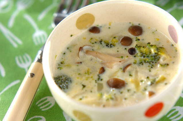 ブロッコリーとシメジのスープ