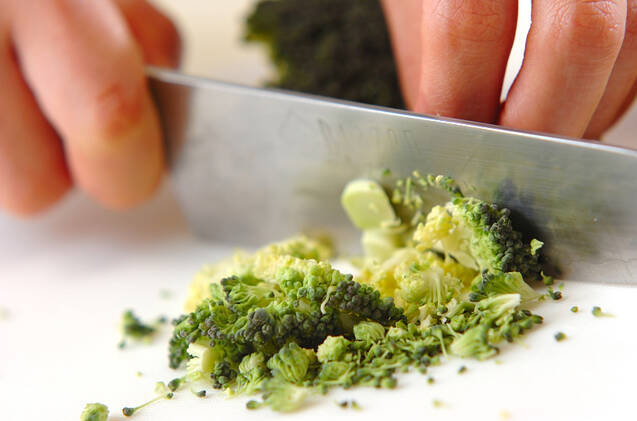 ブロッコリーとシメジのスープの作り方の手順1