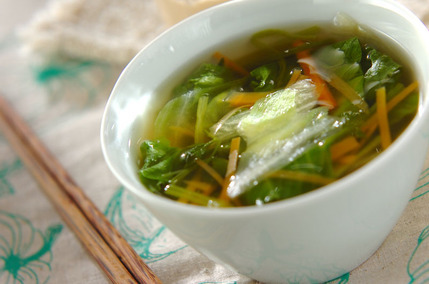 レタスとセリのスープ