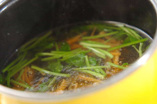 レタスとセリのスープの作り方の手順4