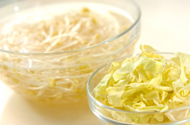 ヒラヒラ豚とモヤシ蒸しの作り方の手順1