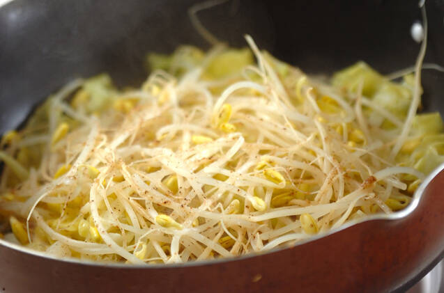 ヒラヒラ豚とモヤシ蒸しの作り方の手順5