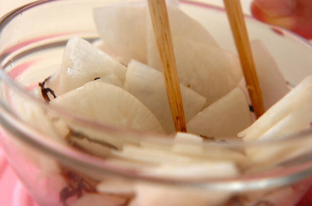 大根の塩昆布和えの作り方の手順2