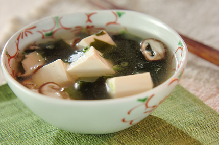 ワカメと豆腐のスープ
