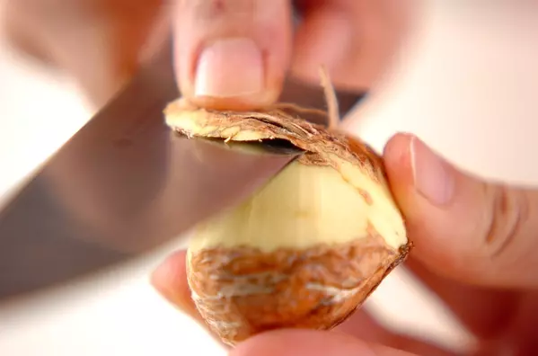 簡単手作り!ほっくり甘い栗の甘露煮の下準備1