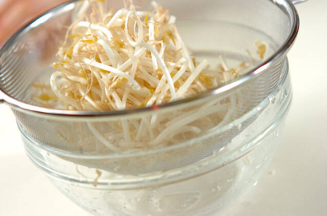 モヤシのザーサイ炒めの作り方の手順1