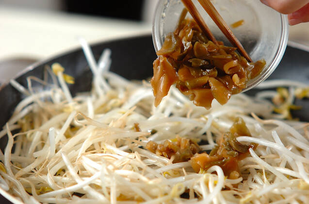 モヤシのザーサイ炒めの作り方の手順4