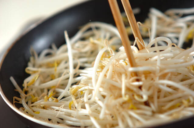 モヤシのザーサイ炒めの作り方の手順3