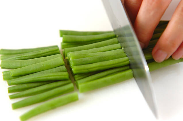 シャキシャキ止まらぬうまさ！インゲンの香味炒めの作り方の手順1