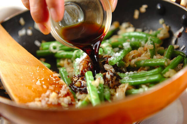 シャキシャキ止まらぬうまさ！インゲンの香味炒めの作り方の手順4