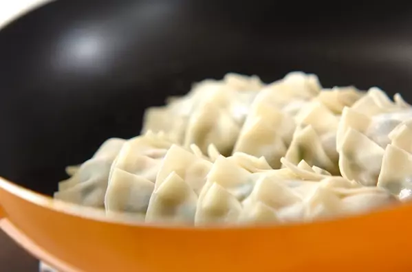 簡単にお店の味！手作り焼き餃子の作り方3