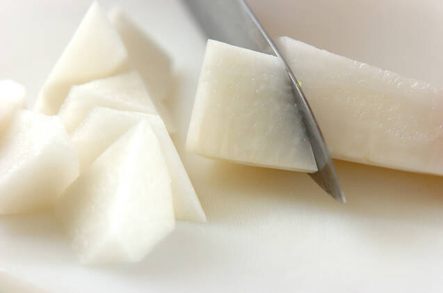 牛すじ肉と大根の甘辛煮　【大根中部+大根葉】の作り方の手順1