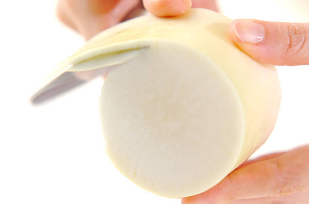 大根のカラシ酢みそがけの作り方の手順1