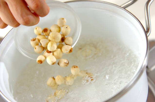 ハスの実入りココナッツ炊き込みご飯の作り方の手順1