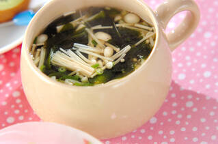 エノキとワカメのスープ