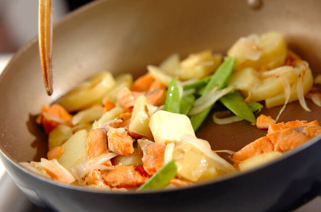 鮭ポテトの炒め物の作り方の手順3