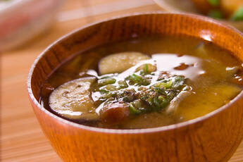 ナスとなめこのみそ汁