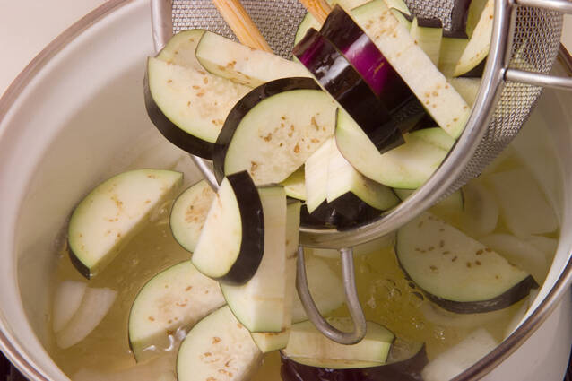 ナスとなめこのみそ汁の作り方の手順4